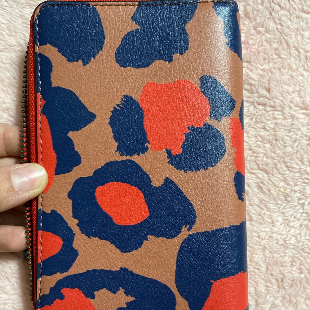 Marc by Marc Jacobs Tan Navy and Red Leopard Print Zip Wallet - Picture 3 of 11